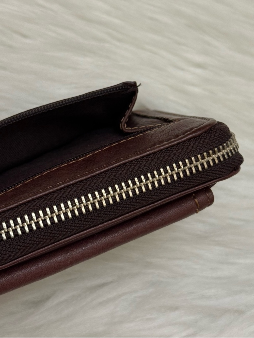 FOSSIL - BROWN TAN SOFT LEATHER COMPACT ZIP AROUND WALLET - Picture 7 of 12
